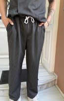 Siyah Çizgi Detay Premium Pijama